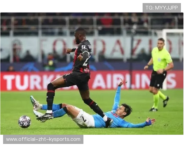 泽林斯基中场断球后长驱直入，弧顶处打出贴地箭洞穿克雷莫内塞